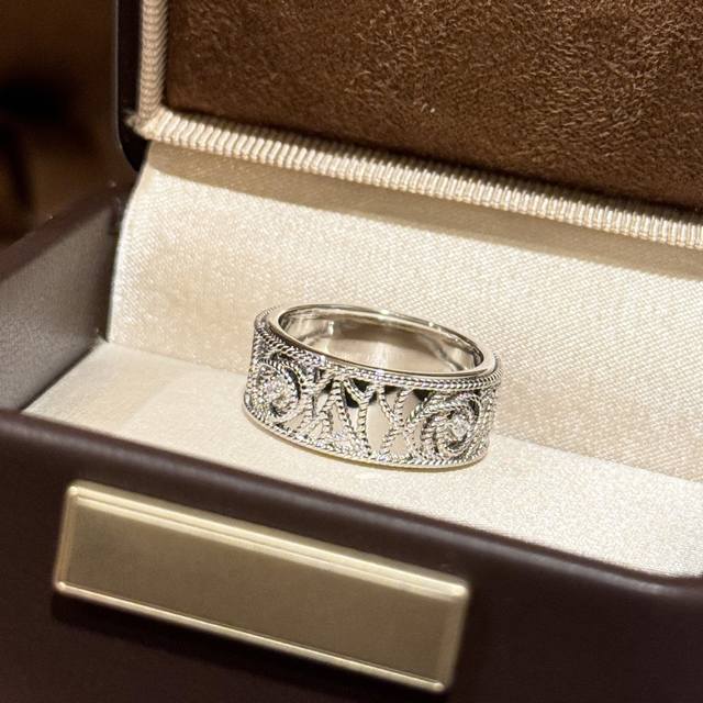 A6775 新款 高奢珠宝 My系列 藤格纹 单钻 宽版 戒指 顶级 打造S925纯银微镶 专柜品质 明星网红同款 气质温婉动人 女神必备单品 铂金色 电镀厚金