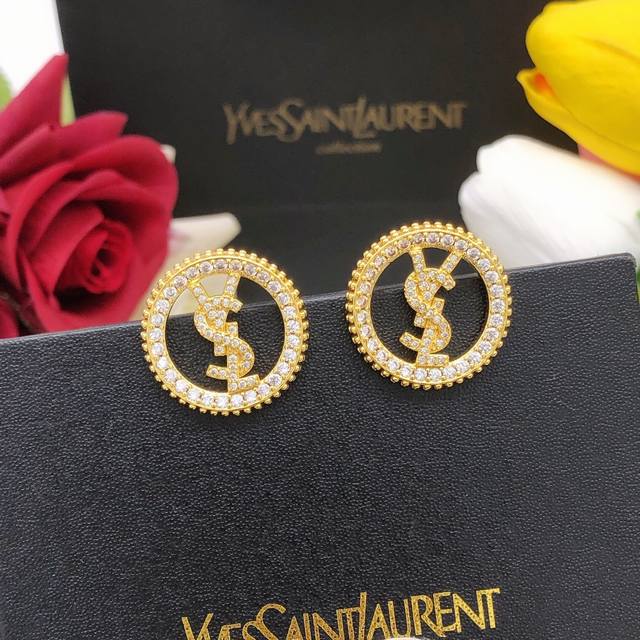 编号Yed0064 Ysl*最新款圆形耳钉 一致Zp黄铜材质