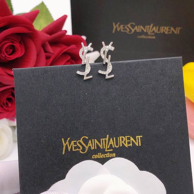 编号Yed0040 圣罗兰最新款迷你字母耳钉 一致Zp黄铜材质