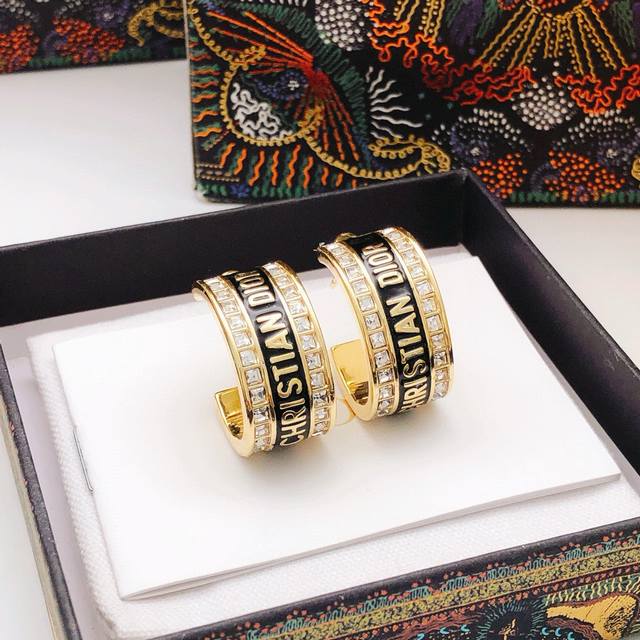 编号Ded0666 Dio*最新款方钻黑色耳勾 一致Zp黄铜材质