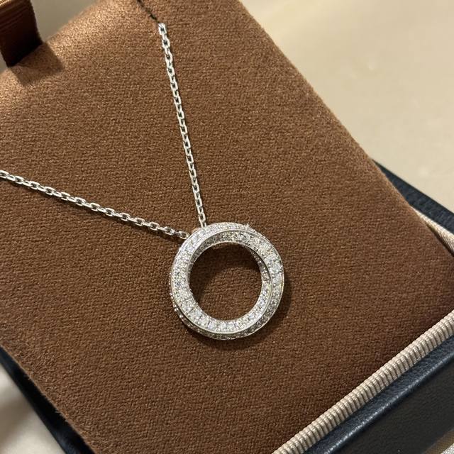 S0058 大牌 格拉夫 精美绝伦 满钻 交叉螺旋 圆圈项链 精湛的工艺 无死角的惊艳！版型拿捏到位，925纯银手工微镶，妥妥的真金工艺，不会掉钻！好好爱护保色