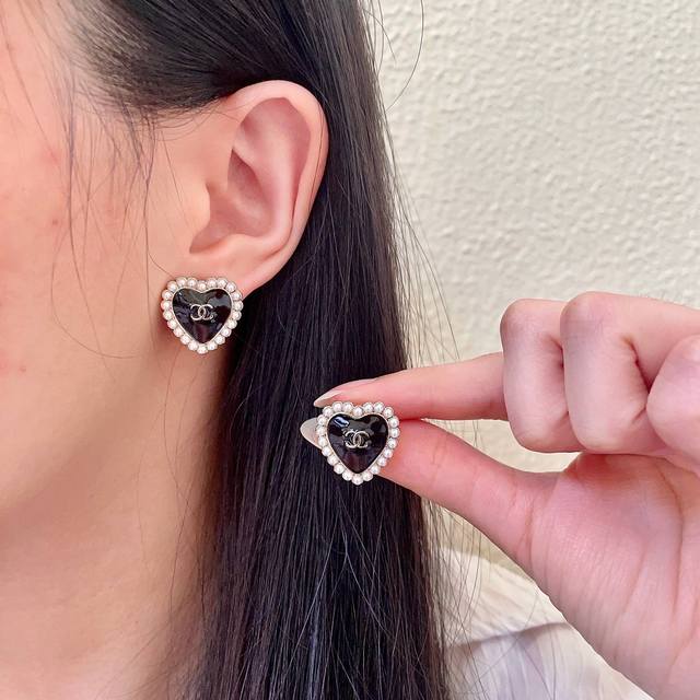 香奈儿珍珠爱心双C耳钉