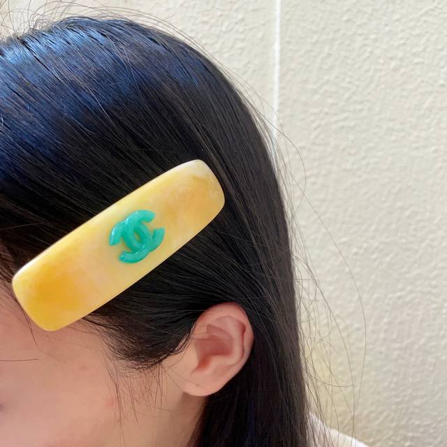 香奈儿糖果色双C发夹 香奈儿糖果色双C发夹