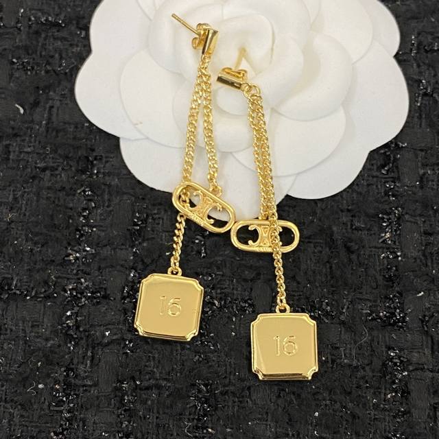 编码E1405 耳钉热销款火爆上新 同步专柜独家高端品质实拍图代购级别做工精致细腻重工版本超级仙女唯美的一款做工超级细心无漏洞媲美Zp买到就是赚到