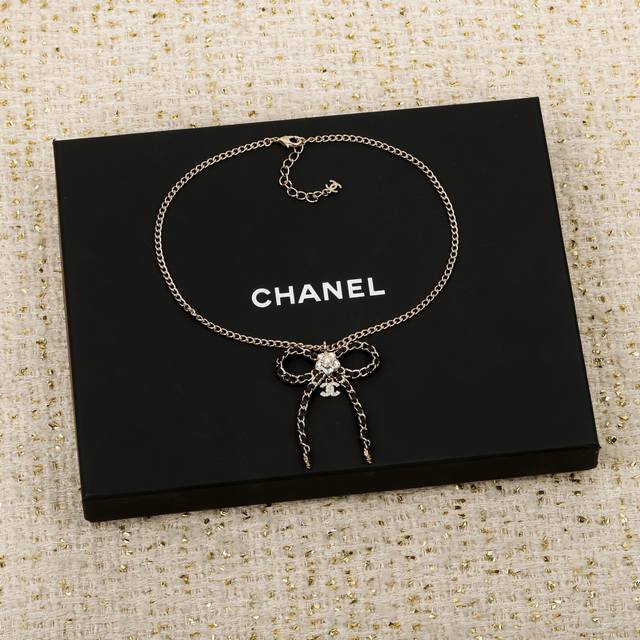 250494 我们出品 Zp11960！量大咨询客Fu 香 黑皮蝴蝶结项链 25秋冬最新系列！全网首发独家现货老规矩，先到先得！超美超仙一致Zp特别定制的爱心施