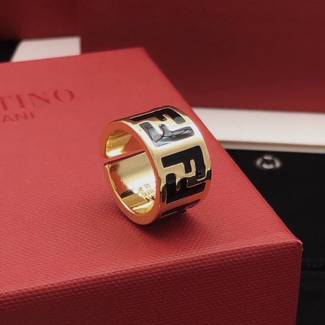 编号Fdjz0002 Fend*最新款戒指 一致Zp黄铜材质