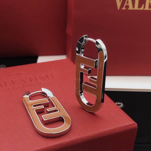 编号Fded0094 Fend*最新款滴油耳勾 一致Zp黄铜材质