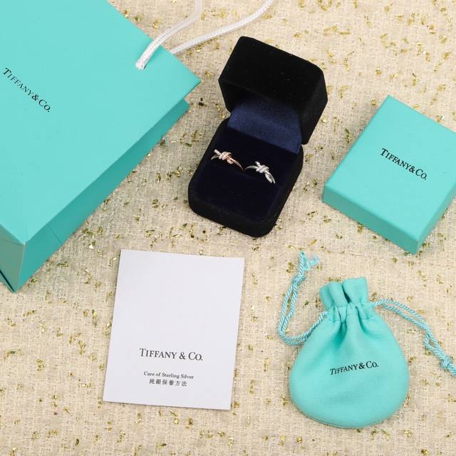 205558 我们出品 Knot戒指，可订做真金真钻，Pk市面各种金货量大咨询客Fu Knot戒指 很精致，也不会过细。工艺非常有讲究，弧度线条都是根据人体工程