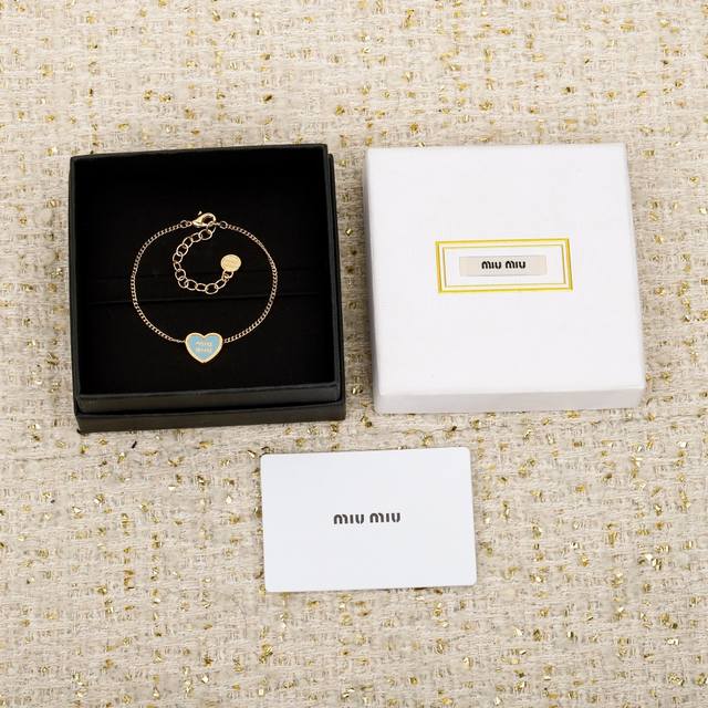 250510 我们出品 Zp4880！量大咨询客Fu Mu七夕限定爱心字母手链 少女心满满太好看啦！小小的爱心真的很精致！ 简直像把少女心雕刻出来了爱心中间的L