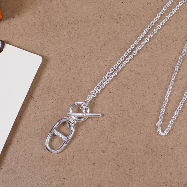 爱马仕猪鼻子项链 Z 3750，Zp打版，同Z一样纯银材质 纯银精工版 人气超火的猪鼻子项链，经典Logo吊坠，简约Ot扣设计，配件全部Cnc上机，五金抛光处理