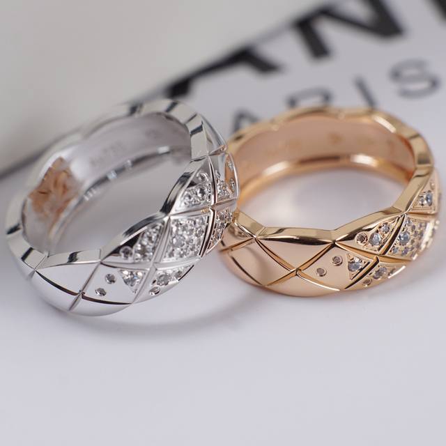 香奈儿菱格带钻戒指 Coco Crush系列， 美码5-6-7-8，玫瑰金 白金 V金材质 戒指上的菱格纹采用Cnc工艺，不仅仅是立面效果比原版一致，侧面，就是