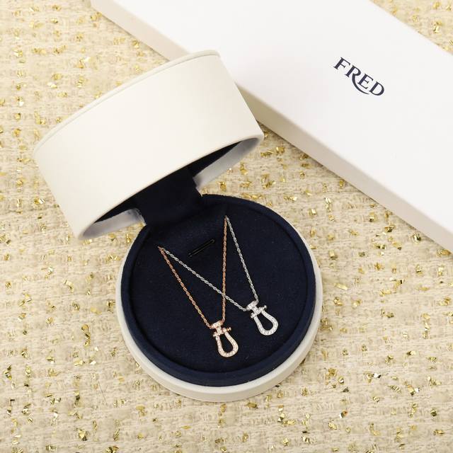 206664 我们出品 关晓彤同款马蹄项链 ，可订做真金真钻，只做对版Zp真金货，Pk市面各种金货量大咨询客Fu 赞颂爱之炽烈，Fred斐登欣然呈现全新Pret