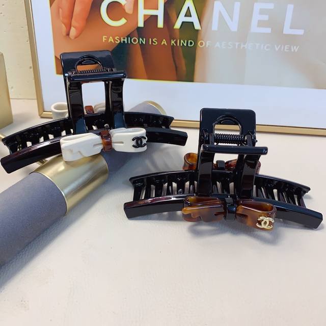 Chanel小香 Chanel抓夹 蝴蝶结Logo抓夹气质百搭日常精致小单品 小仙女必入单品 宝藏款 闭眼入推荐款 单个 配发箍盒