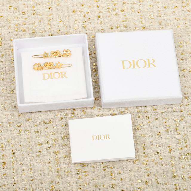 250550 我们出品 预售15号左右出货，Zp6630，量大咨询客服 Dor珍珠星星四叶草爱心Cd发夹 25春夏最新系列我真的沦陷在这个季度里了～太太太美了爱