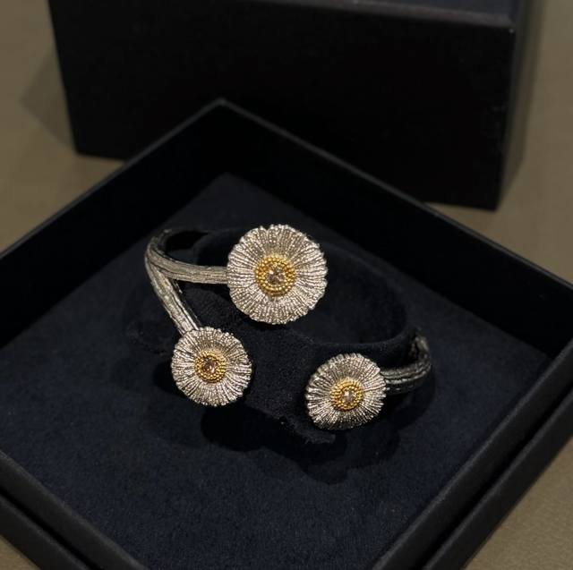 雏菊手镯 布契拉提 Buccellati 意大利高级珠宝品牌 复古宫廷风手镯 亚金材质 18K厚金分色电镀 高品质 布契拉提手镯 太阳花手镯