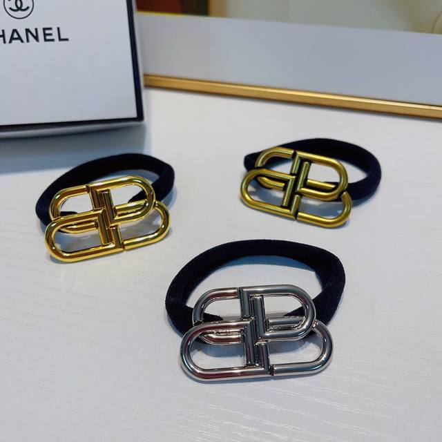 Balenciaga巴黎世家 新款Ins皮筋 官网同款一比一皮筋 爆款气质百搭小仙女必入 宝藏款闭眼入推荐款 单个