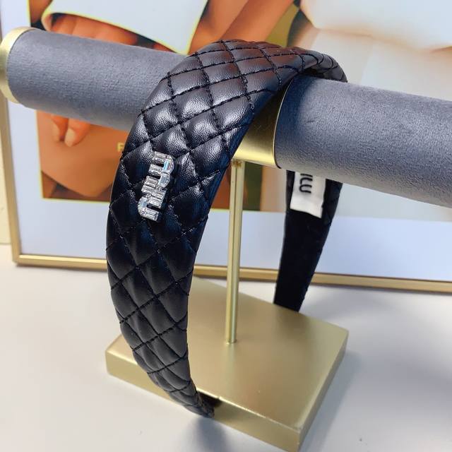 Miumiu缪缪 Miumiu发箍 羊皮菱格轻奢风发箍气质百搭小仙女必入单品名媛风十足～宝藏款 闭眼入推荐款 单个