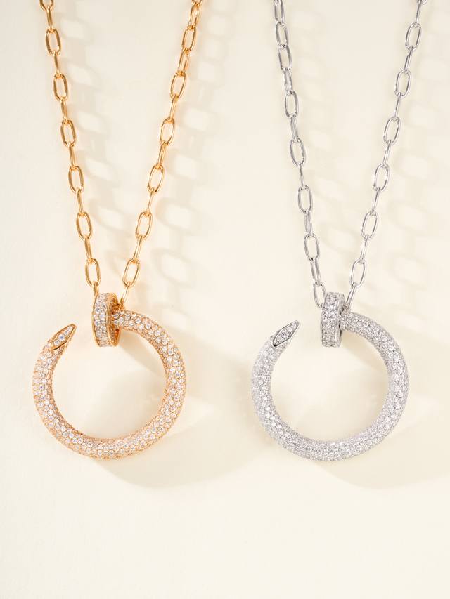 长度70Cm 超大号钉子满钻项链新款，灵感来源于钉子，象征着坚韧与力量。表达对工业的致敬而设计出Just Un Clou，创新，挑战传统珠宝的界限。 随着时间的