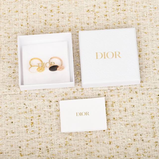 250214 我们出品 罗盘戒指，贵妇标配。可订做真金真钻版，只做对版真金货，价询客Fu Rose Des Vents戒指 贵妇标配，无比奢华珠宝款式。Zp为1