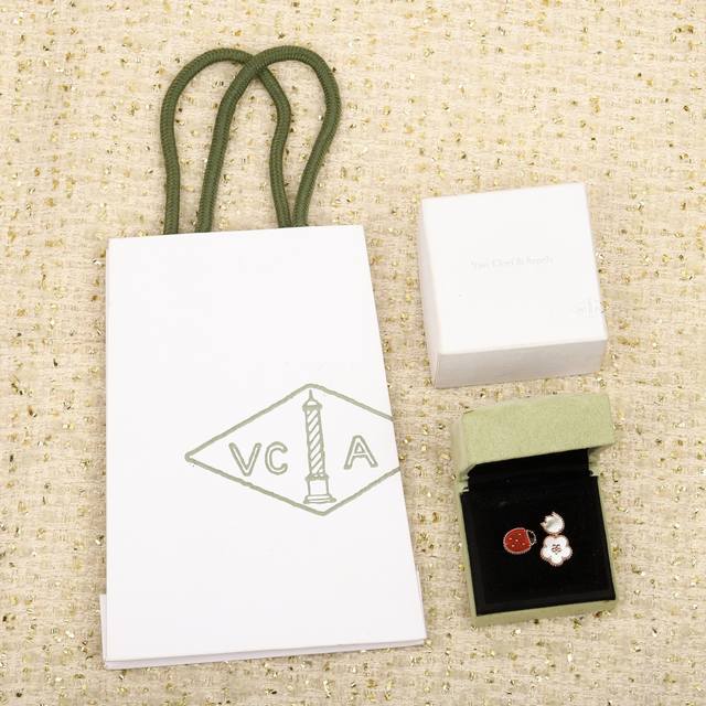 208485 我们出品 七星瓢虫戒指，可订做真金真钻，只做对版Zp真金货，Pk市面各种金货量大咨询客Fu Lucky Spring系列以瓢虫和花卉主题图案，致敬