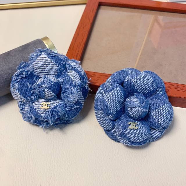 Chanel小香 Chanel胸针 轻奢小香风牛仔山茶花胸针发夹两用款精致小仙女必入单品 宝藏款 闭眼入推荐款 单个