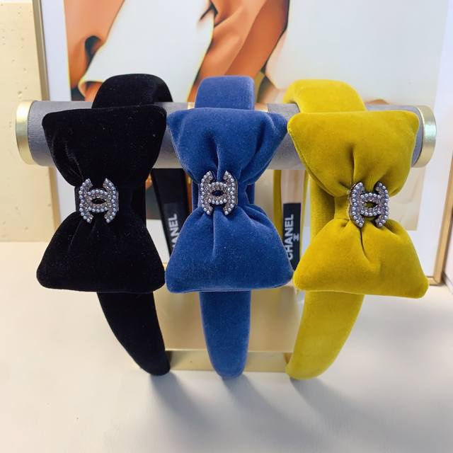 Chanel小香 Chanel发箍 丝绒侧边蝴蝶结轻奢风发箍气质百搭小仙女必入单品名媛风十足～宝藏款 闭眼入推荐款 单个