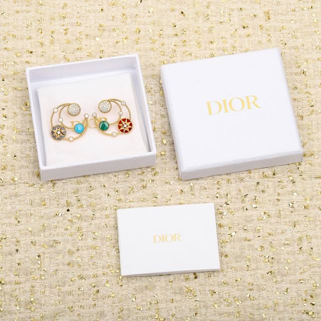 我们出品 罗盘耳环，贵妇标配。可订做真金真钻版，只做对版真金货，价询客Fu Rose Des Vents手链 贵妇标配，无比奢华珠宝款式。Z批为18K真金跟钻石