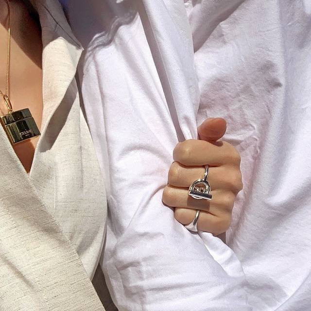 我们出品 现货秒发Zp7540 风靡整个Ins圈网红戒指 Herm=S Croisette纯银戒指 非常重磅一个戒指净重足足用了10多克的银子，跟Zp7540一