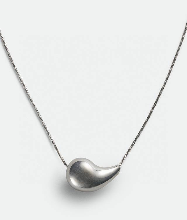 Bottega Veneta Bv项链 金属感十足 特别特别赞，整体细节非常令人惊喜，设计感十足，必须为世家的设计点个大大的赞，不仅带出个人自信及品味，款式典雅