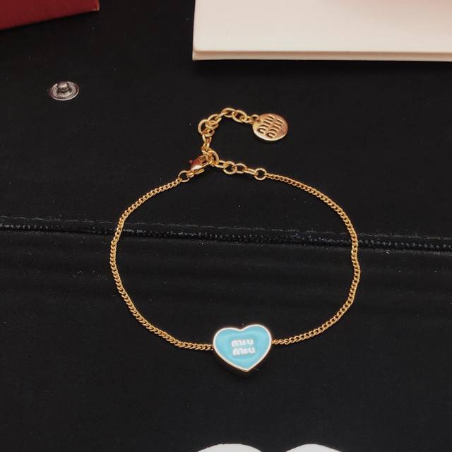 编号Msl0006 Miumi*最新款蓝色爱心手链 一致Z批黄铜材质