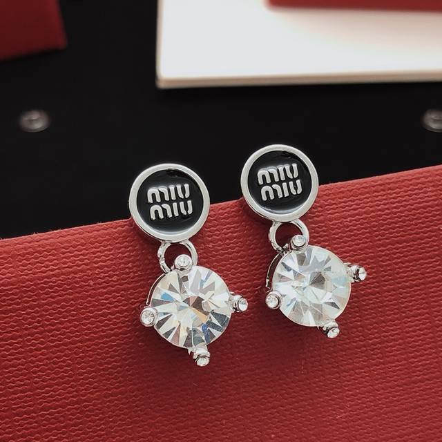 编号Med0034 Miumi*最新款黑色圆形吊钻耳钉 一致Z批黄铜材质