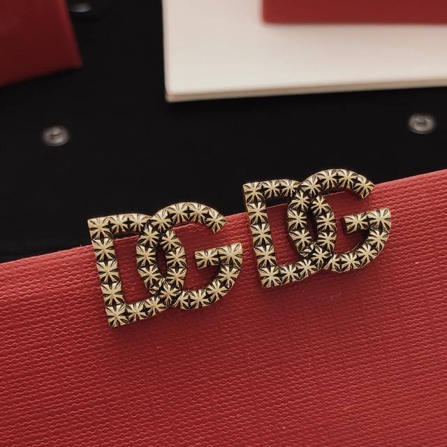 编号Dged0051 Dg*最新款浮雕耳钉 一致Z批黄铜材质