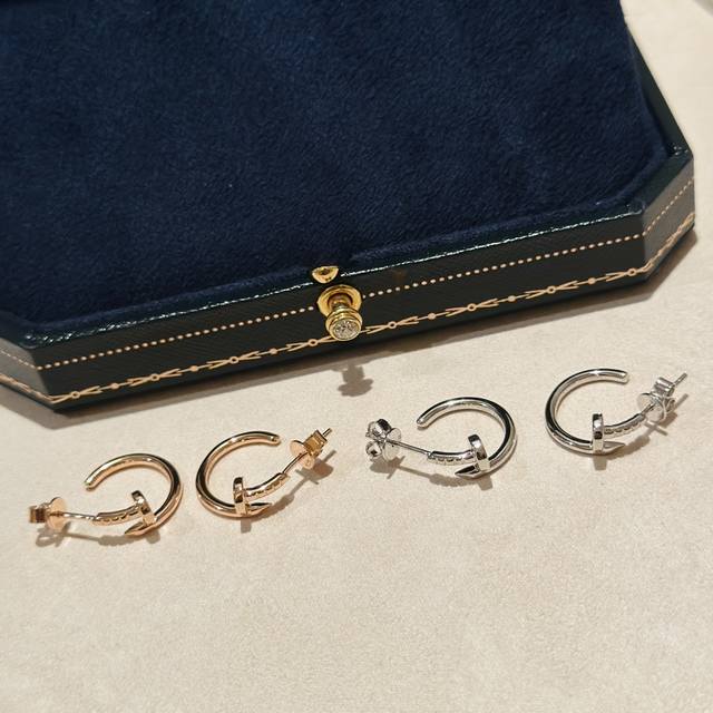 精工版本 卡地亚耳钉 爆款 卡地亚小号 钉子耳钉 经典Juste Un Clou系列按 照18K真金货打版。 看细节看工艺 独家出货秒杀市面所有版本 ！高端 电