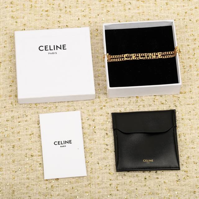 我们出品 项链Z批 10010，手链Zp7410量大咨询客Fu Celne字母链条手链 Choker 最新款！根本抢不到哇！我们独家首发[机智][机智]太美了，