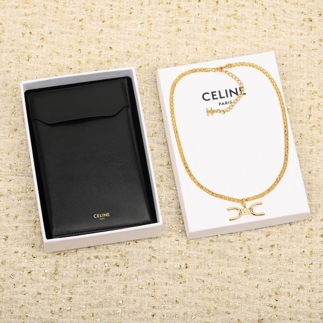 我们出品 量大咨询客Fu C凯旋门项链 打造经典Logo，永不过时！太美了！每处都透露着高级，一眼就看中的系列，网红们的最爱！特别定制的链条，非常的特别！叠戴更