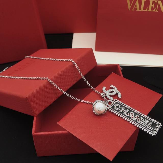 编号Xxl0294 Ch*Nel最新款滴油黑色吊牌项链 一致Z批黄铜材质