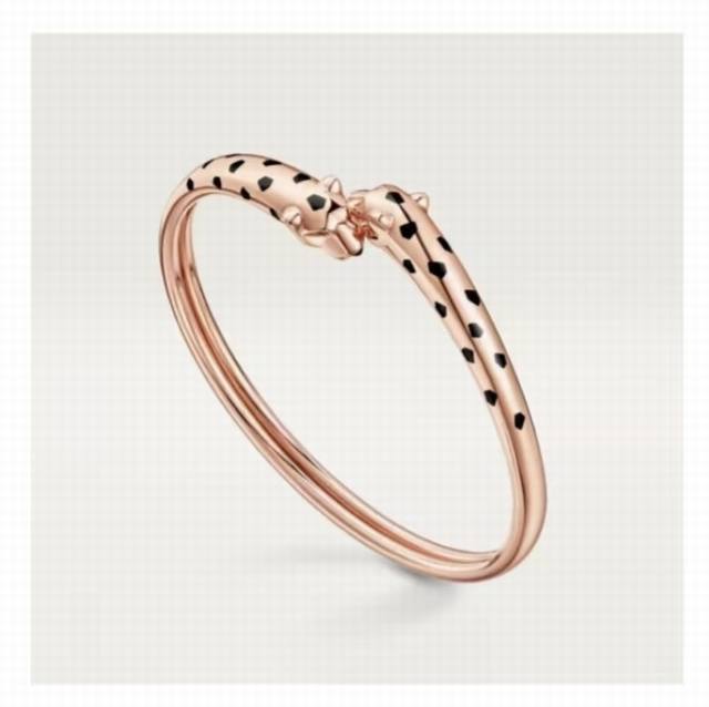 细版光金双头豹子版 霸气花斑黑豹手镯。批AnthèRe De Cartier豹子手镯，电镀18K金！亚金材质男女都可佩戴哦刻有Logo