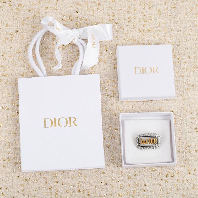 我们出品 Z批 4420，现Huo量大咨询客Fu 隔着屏幕你都能感受到它的 高级感 ！真心是什么神仙设计，太美了这个系列的，真心美出了天际！超级无敌重工的 D！