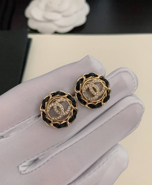 Ch*Nel 新款镂空圆形耳钉 一致Z批黄铜材质