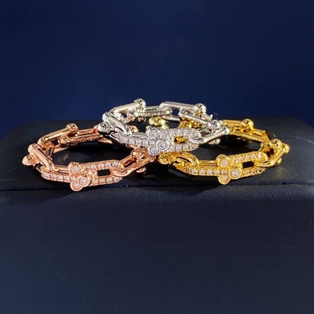 Df80 Tiffany蒂芙尼Tfn欧美摩登时尚个性环环相扣U形马蹄扣竹节胸针戒指 黄铜材质 金银玫3个色 678码 面宽约0.6Cm