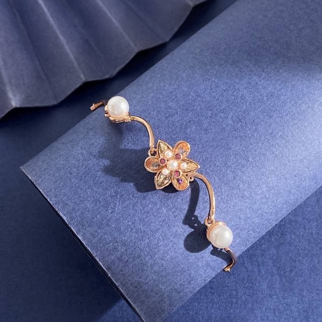 手链Sh93 施华洛世奇时尚轻奢镶钻彩锆小米珍珠立体花朵造型手链 黄铜材料 玫瑰金色 手链重约5.5G；手链约长16Cm+2Cm+2Cm+1.1Cm尾牌