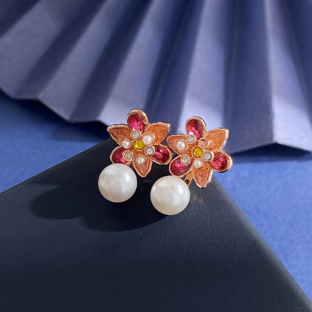耳钉Sh93 施华洛世奇轻奢时尚彩钻小米珍珠立体花朵造型前后挂珍珠耳钉 黄铜材料 玫瑰金色 耳钉重约5.5G；耳钉总高约2.2Cm