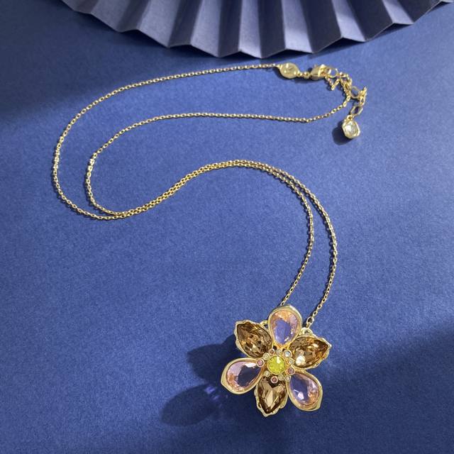 毛衣链Sh93 施华洛世奇欧美夸张大气流光溢彩立体彩钻花朵胸针吊坠手长款项链毛衣链 黄铜材料 金色 重约23.5G；毛衣链约长69Cm+2Cm+2.5Cm+0.