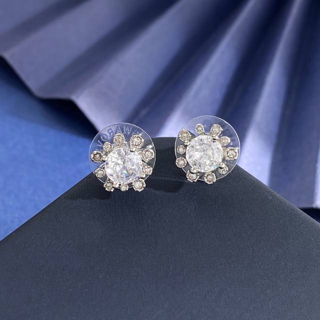 Sh93 施华洛世奇Ins闪耀精美时尚大小圆钻几何镶钻耳钉 黄铜材料 银色 重3.4G 尺寸约1Cm*1Cm*0.5Cm