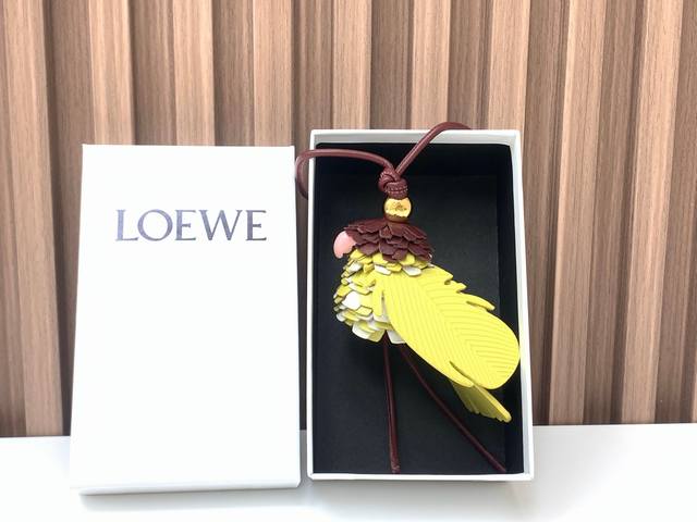 Loewe 新款 黄色小鹦鹉