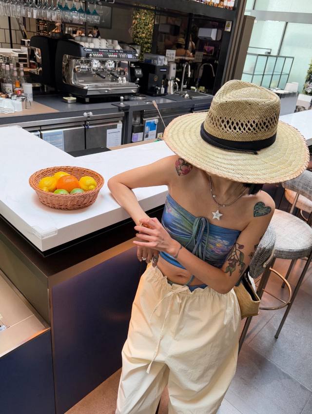 我们出品 量大咨询客Fu 香 银珠5小C项链 时尚简约，非常经典的款式！极简又很有创意的设计，超级百搭！非常仙，非常柔美，落落大方！因为极其简单的设计，越是要做