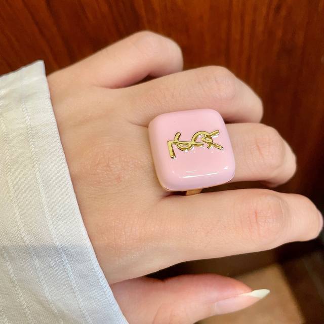 圣罗兰经典字母戒指