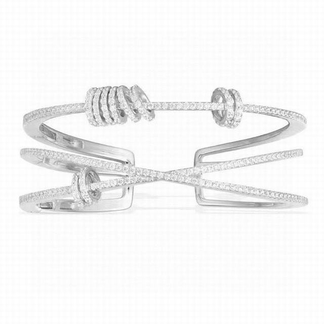 A批M Monaco三环多圈圈转运手镯！这个款可以说炒鸡经典的了，叠戴感设计理念，可以不用去佩戴多个款式就能达到叠戴效果，上面的小圈圈是可以转动的，时来运转～开