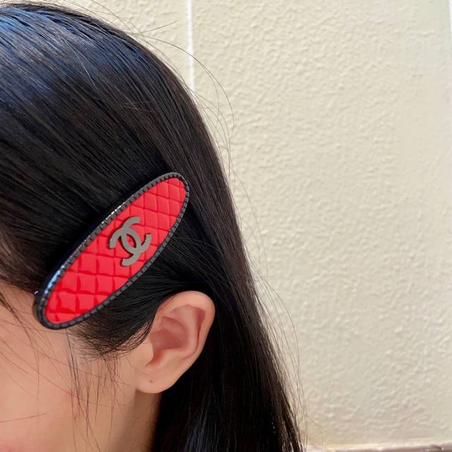 香奈儿棱形双C发夹
