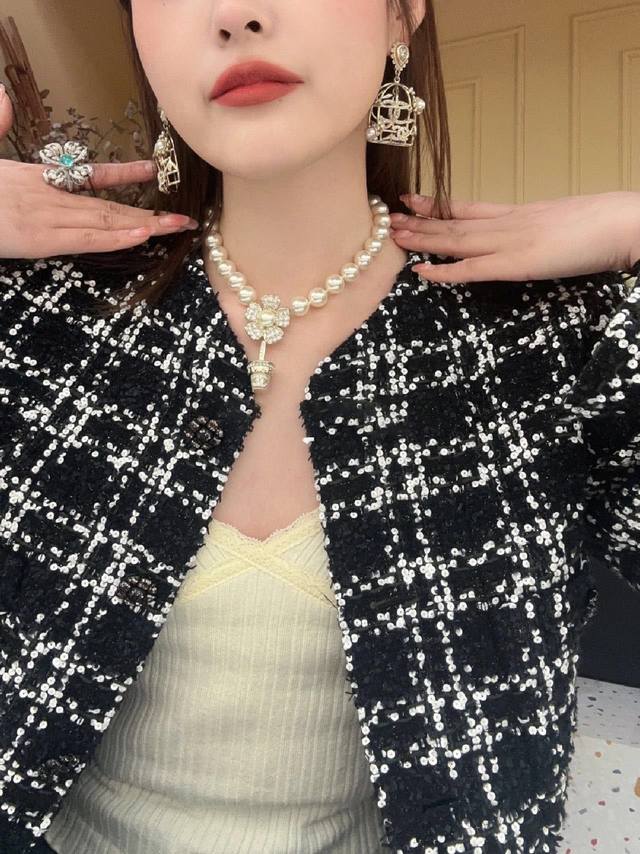 编号Xxl0241 Ch*Nel最新款珍珠花朵项链花盆 一致Z批黄铜材质超美